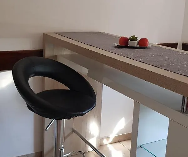 17761a Apartment